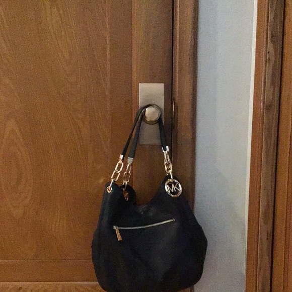 Black Leather Michael Kors bag. Used a few times only - Picture 2 of 5